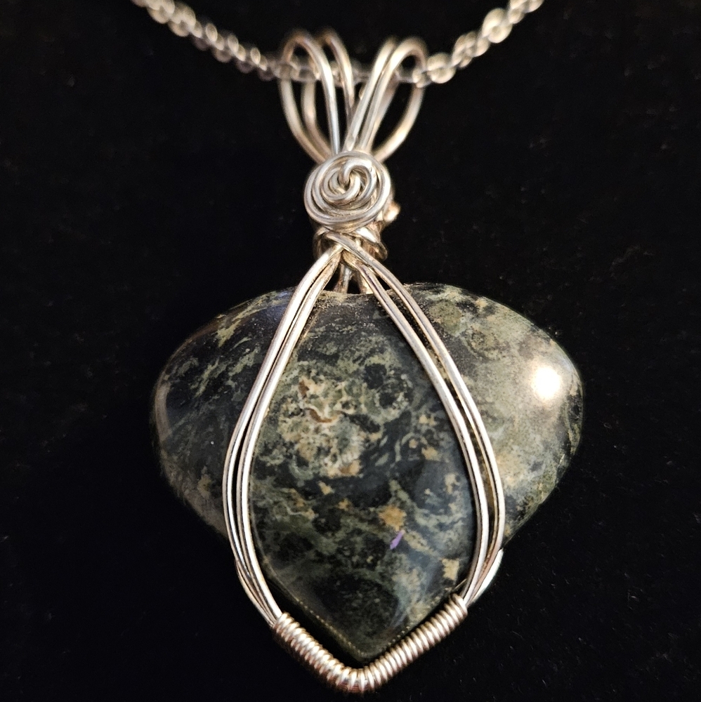 Kambaba Jasper, Crocodile Jasper Hand Made Wire Wrapped Heart Shaped With Rose - Picture 3 of 4